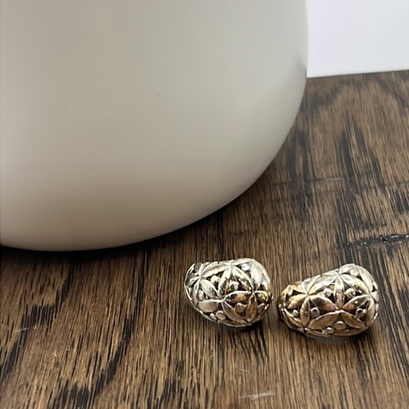 Vintage JJG Jonette Jewelry Silver Filigree Earrings. Clip on Easy to Wear - Picture 6 of 8